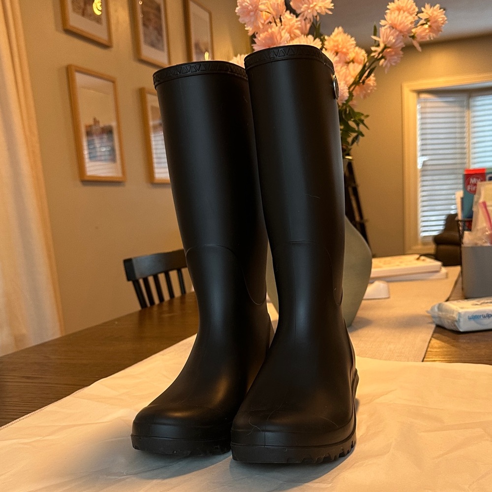 UGG Women's Shelby Matte Rain Boots Black Rubber Size 9 - Picture 2 of 10